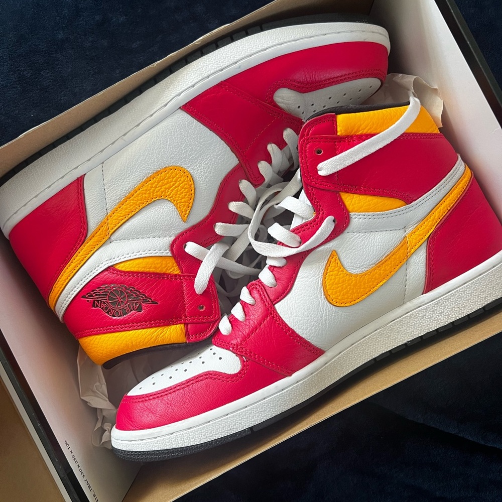 Jordan 1’s with all the laces. Size 12
